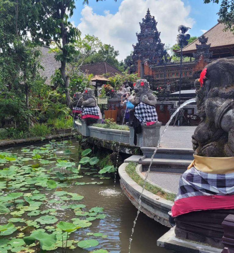 Pura Taman Saraswati, uno de los templos del centro de Ubud