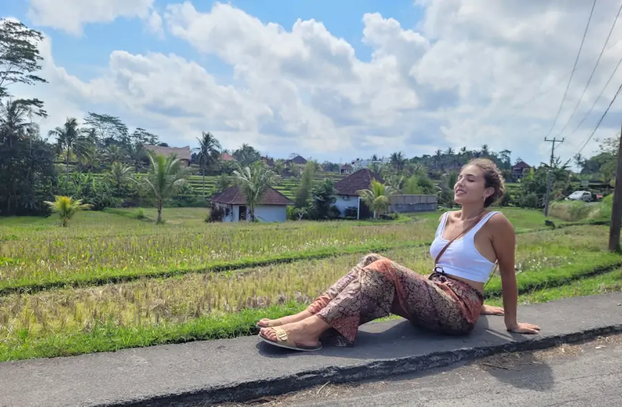sendero de Campuhan Ridge Walk entre arrozales en Ubud Bali