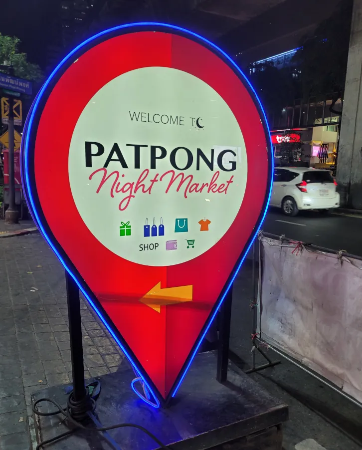 Mercado de Patpong, qué ver en Bangkok, viajar a Tailandia