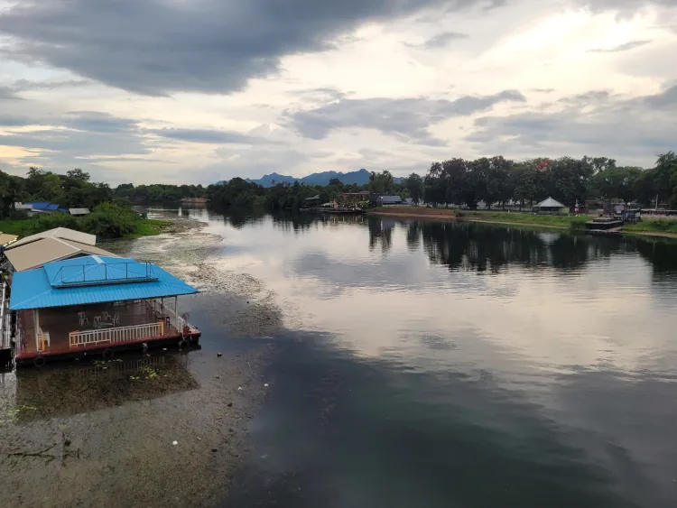 Qué ver en Kanchanaburi, vistas desde el puente sobre el río Kwai