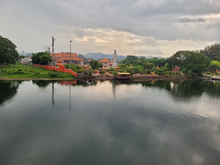Qué ver en Kanchanaburi, Vistas desde el puente sobre el río Kwai