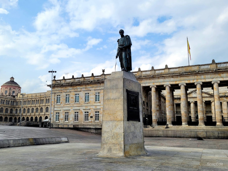 Plaza Simón Bolívar, qué ver en Bogotá, viajar a Colombia