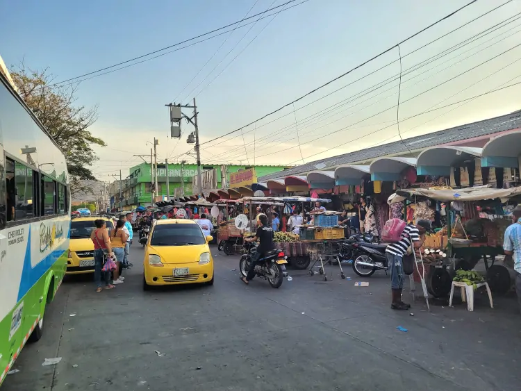 visitar tayrona, cómo ir a tayrona, mercado público de Santa Marta, viajar a Colombia