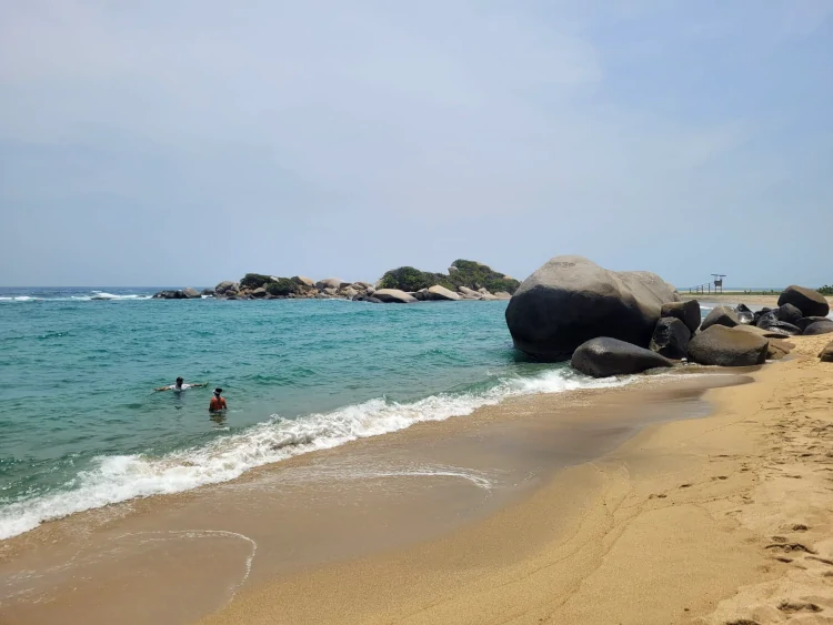 Playa Arenilla, qué hacer en Santa Marta, playas de Santa Marta, viajar a Colombia, Caribe Colombiano