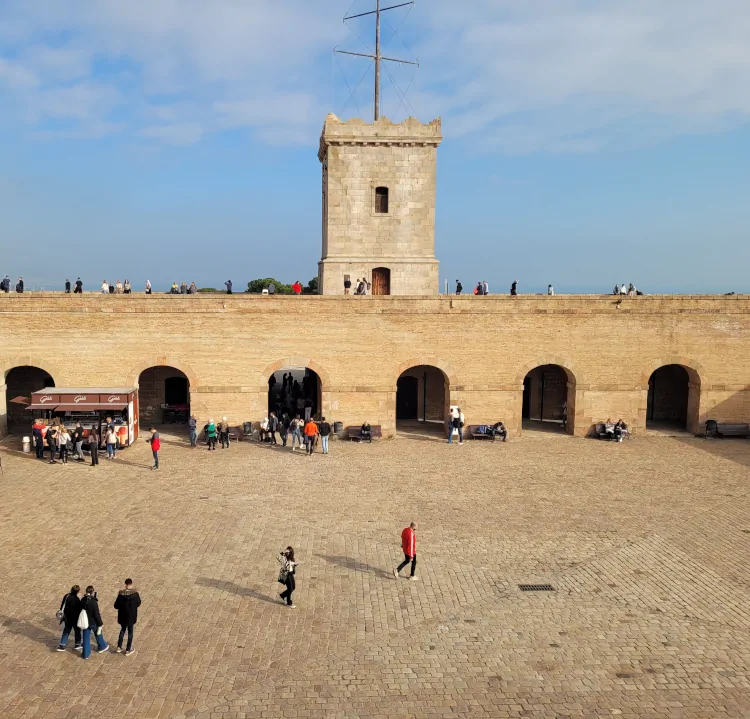 qué ver en Montjuïc, qué hacer en Barcelona, Castillo de Montjuic