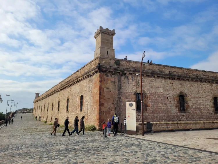 qué ver en Montjuïc, qué hacer en Barcelona, Castillo de Montjuic