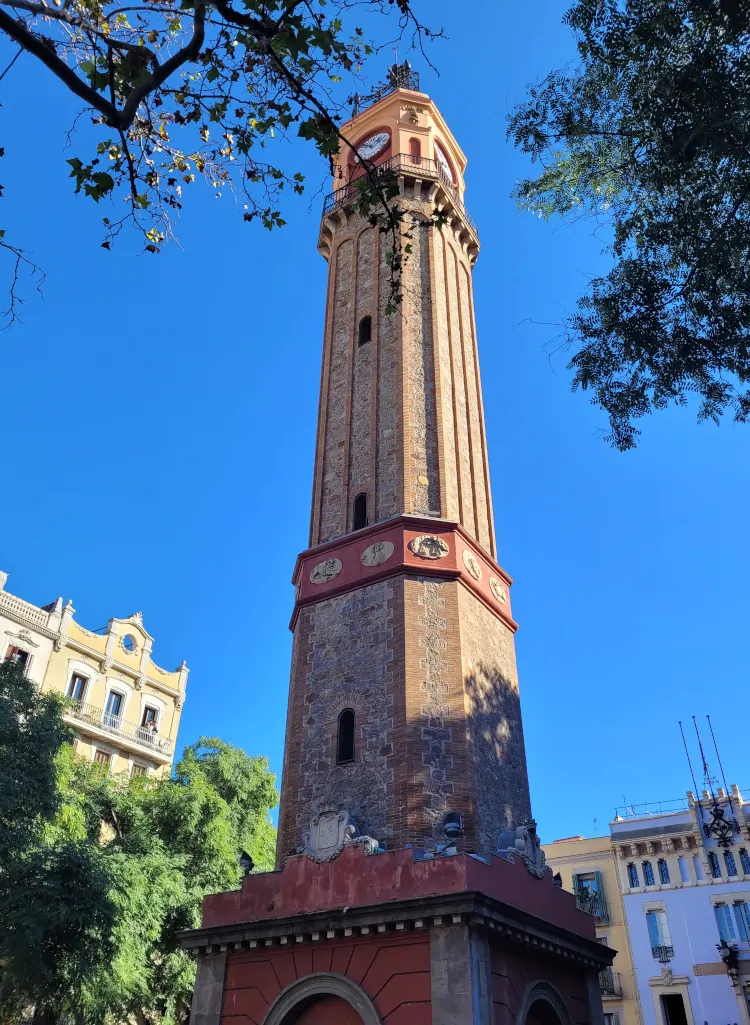 Qué ver en Gracia, qué hacer en Barcelona, Plaça de la Vila de Gràcia