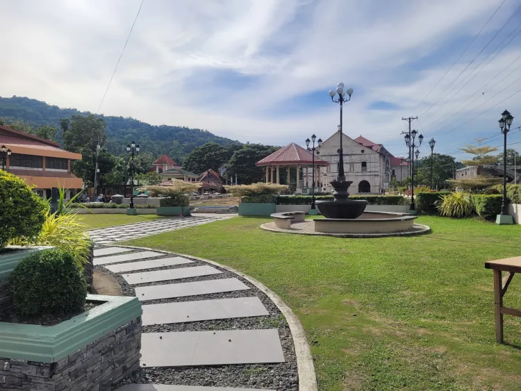 que hacer en Bohol, qué ver en Loboc, viajar a Filipinas, Plaza Loboc