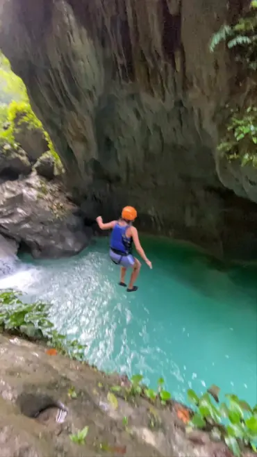qué hacer en Moalboal, viajar a Filipinas, vacaciones en Filipinas, qué ver en Cebú, Barranquismo en  Kawasan Falls