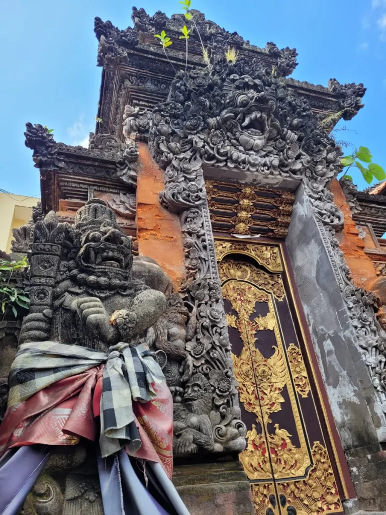 Puerta del Palacio Real de Ubud (Puri Saren Agung), uno de los templos más visitados del centro de Ubud